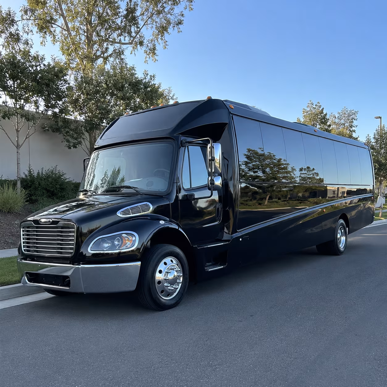 quincy 30 passenger minibus
